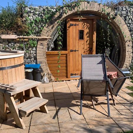 Romantic Escape Luxury Hobbit House With Hot Tub! Sheerness Exteriör bild