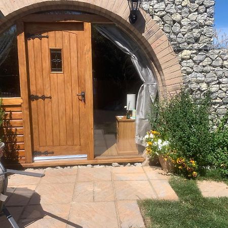 Romantic Escape Luxury Hobbit House With Hot Tub! Sheerness Exteriör bild