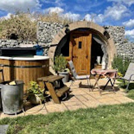 Romantic Escape Luxury Hobbit House With Hot Tub! Sheerness Exteriör bild