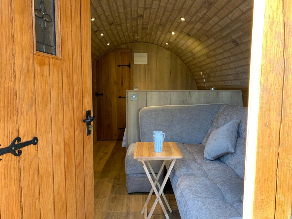 Romantic Escape Luxury Hobbit House With Hot Tub! Sheerness Exteriör bild