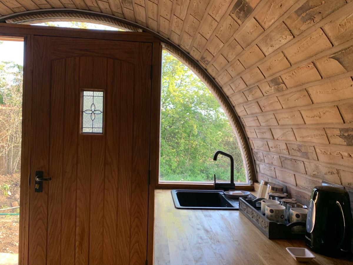 Romantic Escape Luxury Hobbit House With Hot Tub! Sheerness Exteriör bild