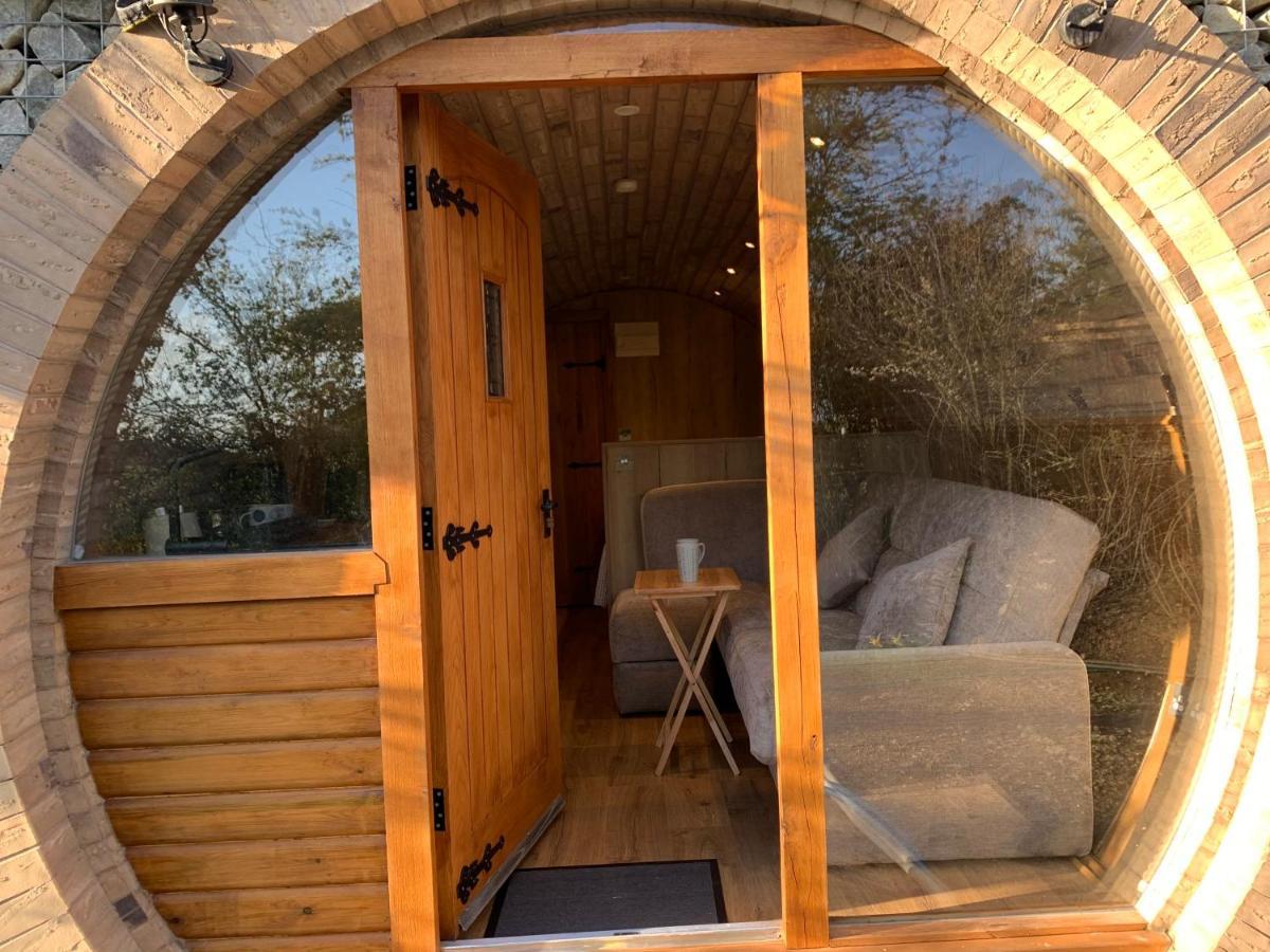 Romantic Escape Luxury Hobbit House With Hot Tub! Sheerness Exteriör bild
