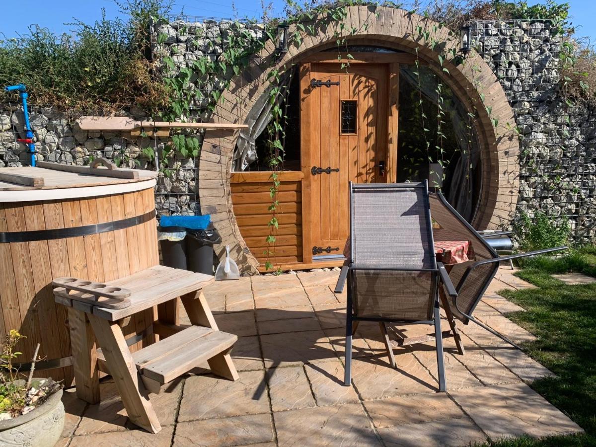 Romantic Escape Luxury Hobbit House With Hot Tub! Sheerness Exteriör bild